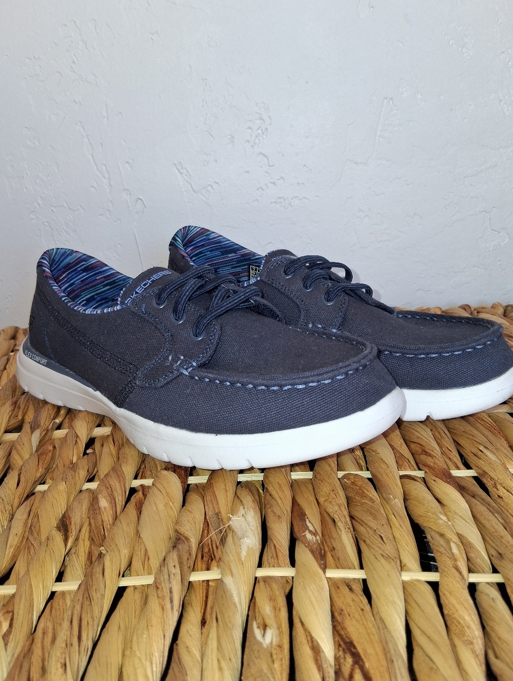 Skechers Women's  Sz 7 Navy Canvas Lace-Up Boat Shoes with White Sole